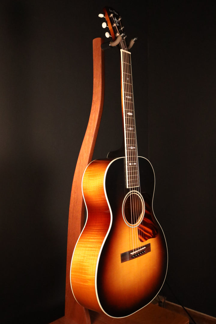 Huss and Dalton Crossroads L-13 Deluxe - Sitka Spruce/Maple (NEW)