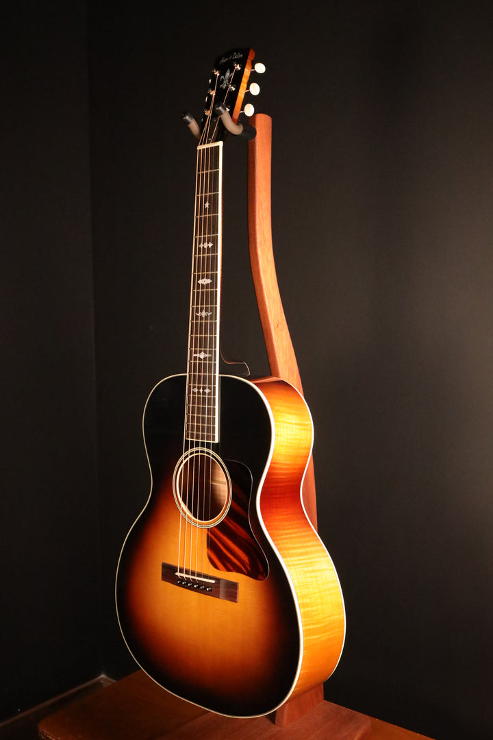 Huss and Dalton Crossroads L-13 Deluxe - Sitka Spruce/Maple (NEW)
