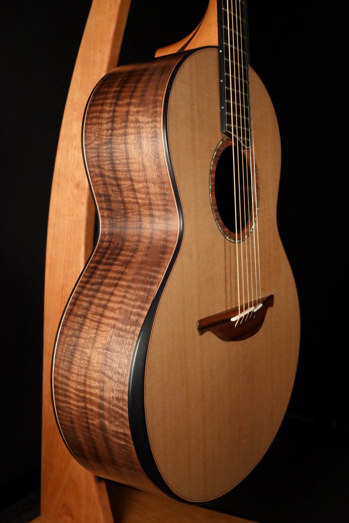 Lowden S-50 - Red Cedar/Walnut (NEW)