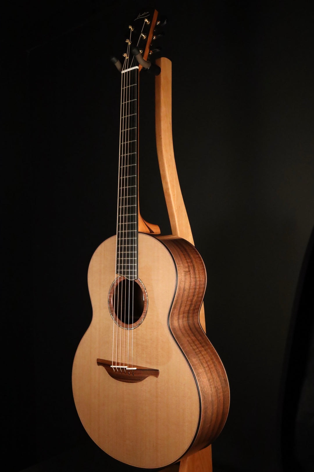 Lowden S-50 - Red Cedar/Walnut (NEW)