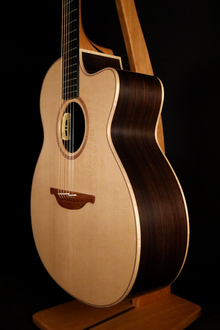 Lowden O-32C - Sitka Spruce/East Indian Rosewood (NEW)