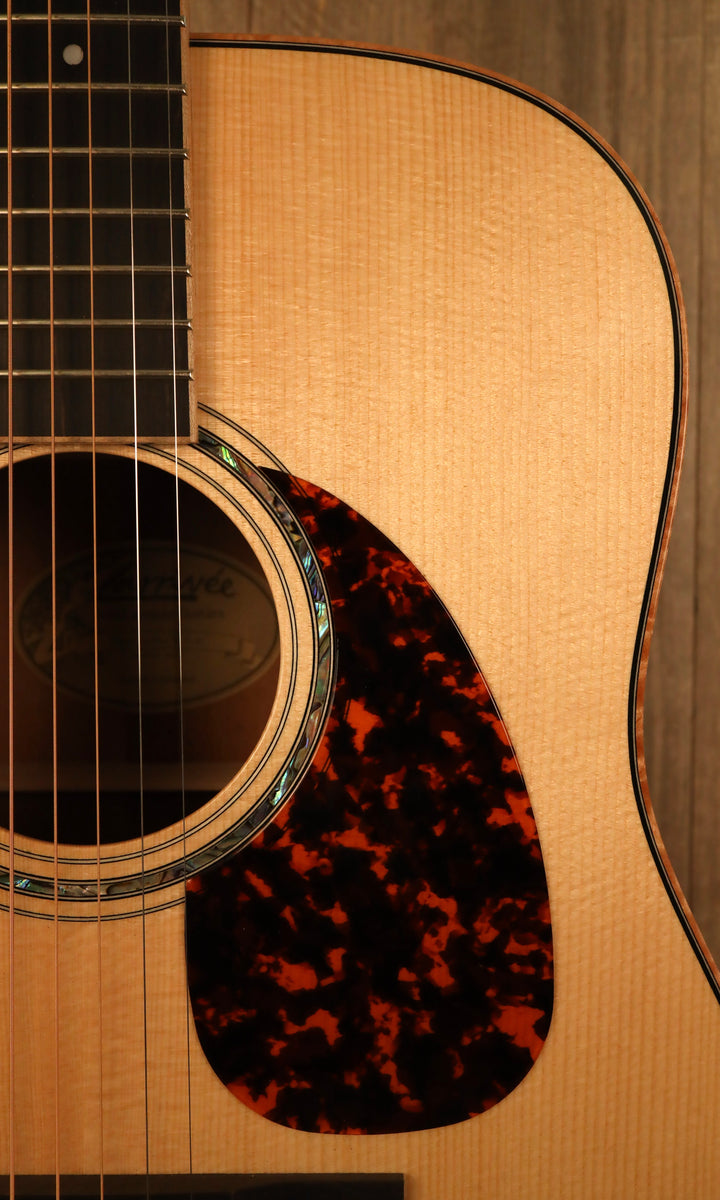 Larrivee D-05 Sitka/Mahogany (New)