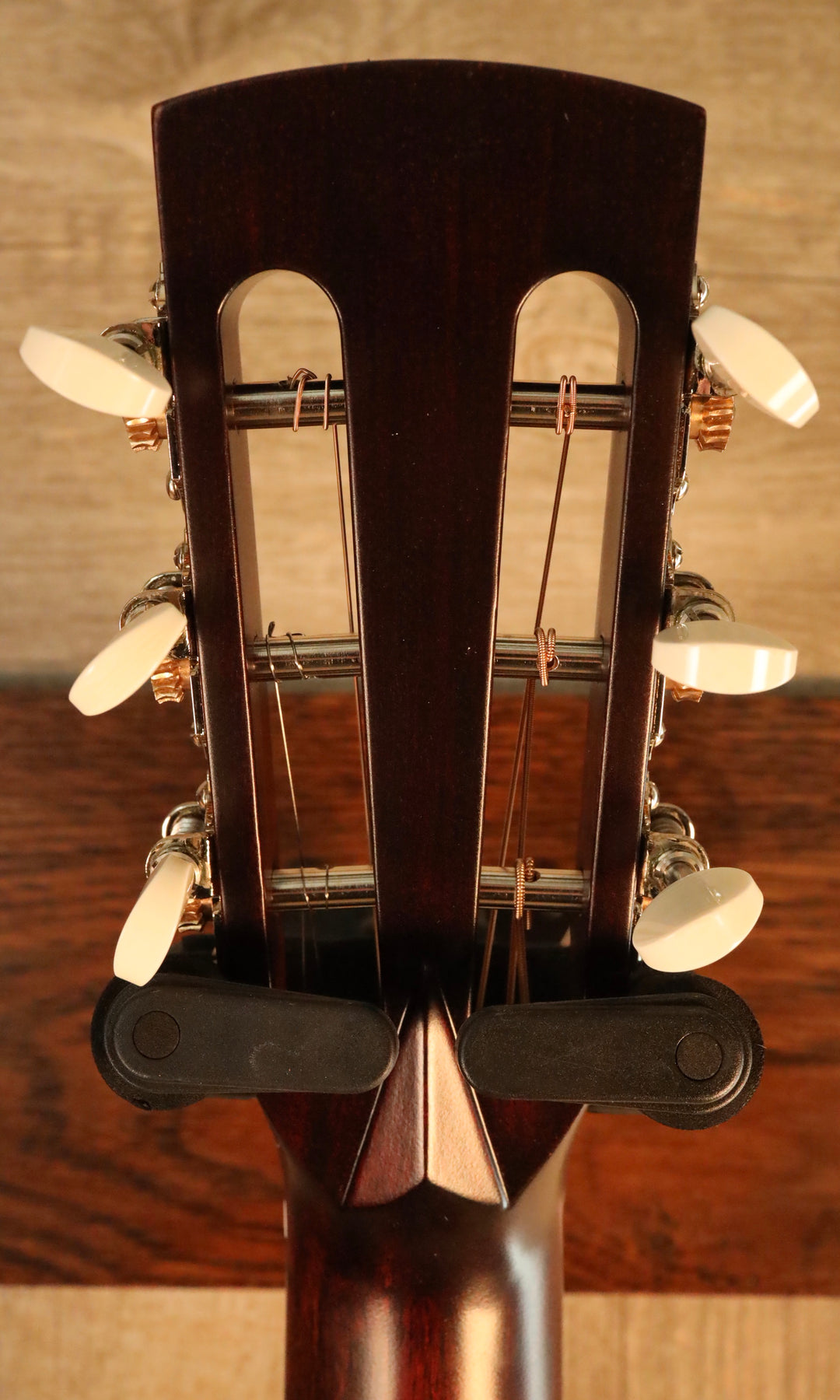 Huss and Dalton 00-SP - Engelmann Spruce and East Indian Rosewood (New)