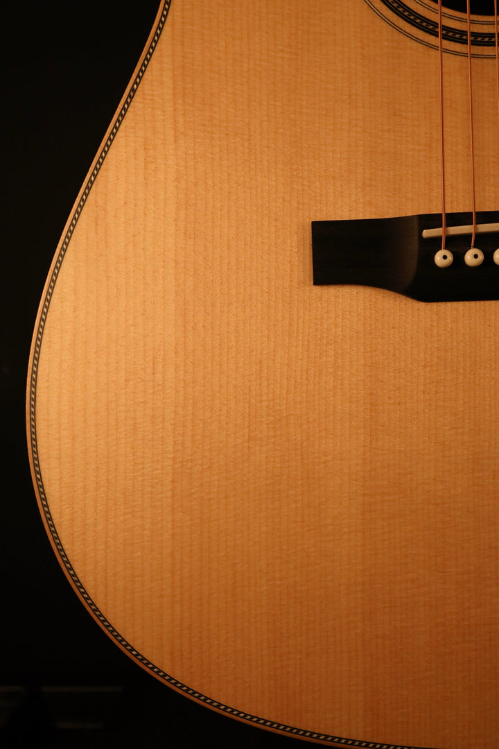 Larrivee D40 R - Sitka Spruce/East Indian Rosewood (New)
