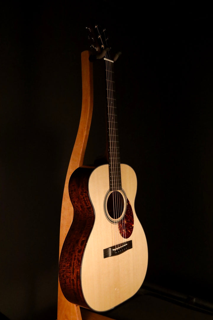 Huss and Dalton T-0014 Custom - Sitka Spruce/Beeswing Mahogany (NEW)