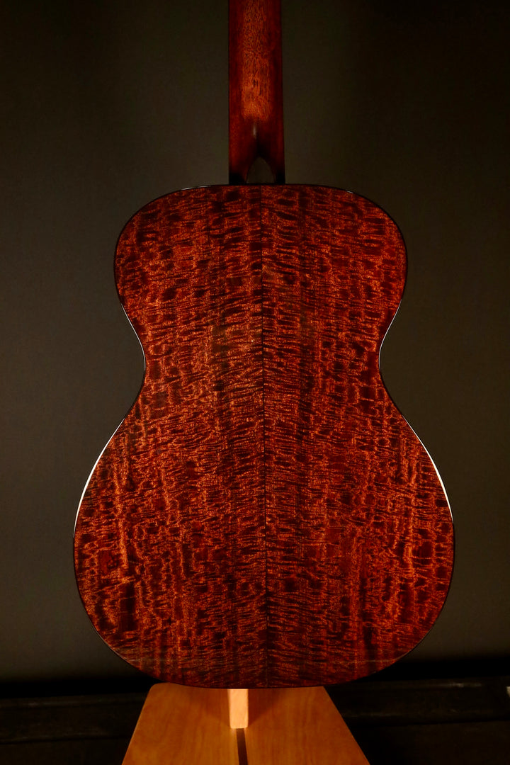Huss and Dalton T-0014 Custom - Sitka Spruce/Beeswing Mahogany (NEW)