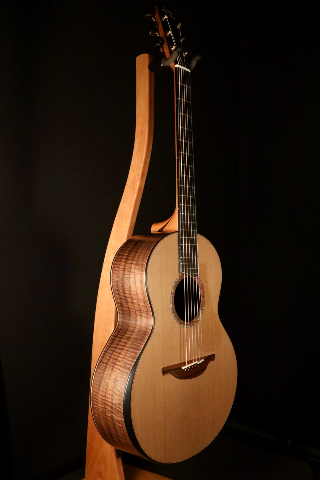 Lowden S-50 - Red Cedar/Walnut (NEW)