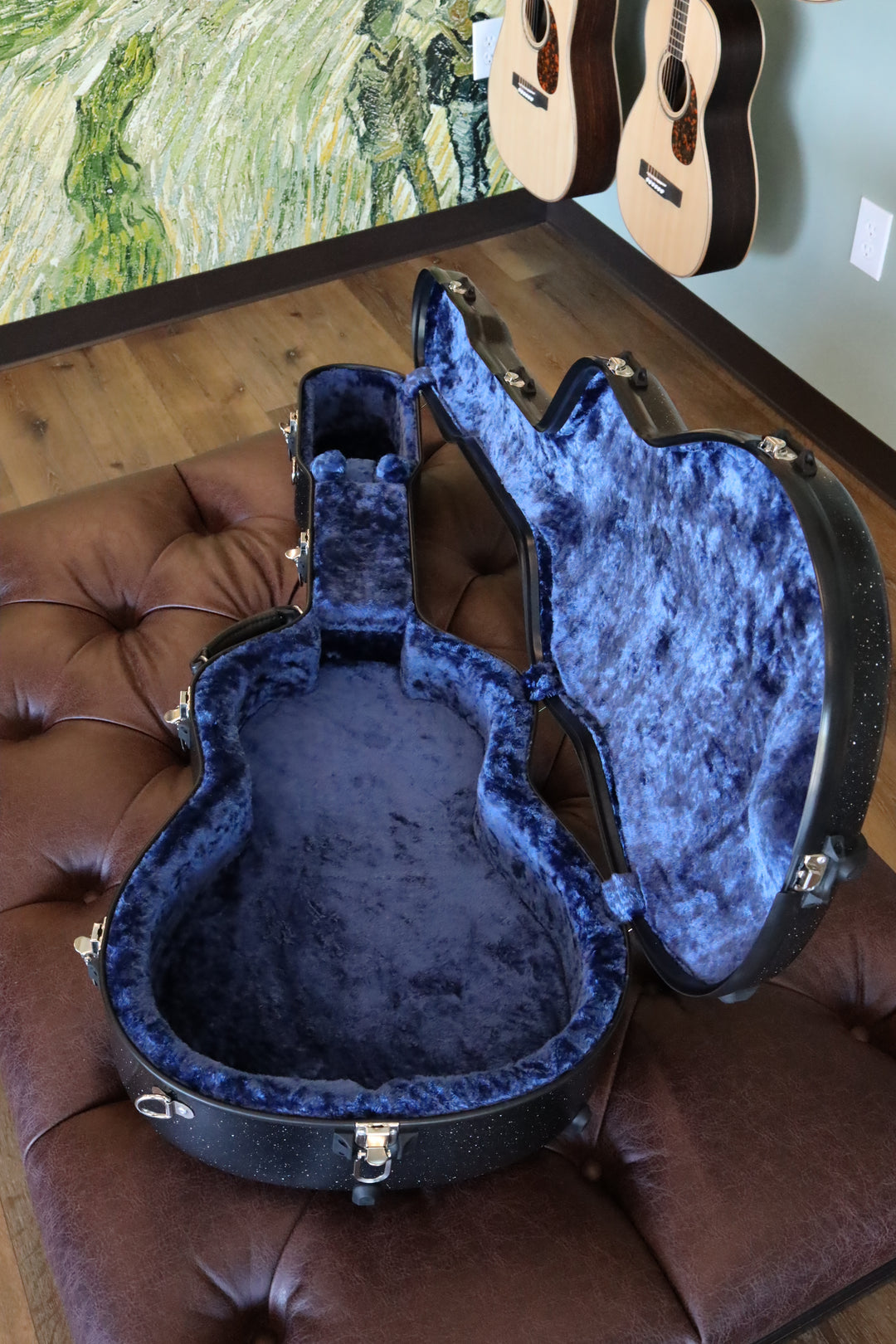 Calton Case - 000-28 12 fret Granite Black/Blue Interior
