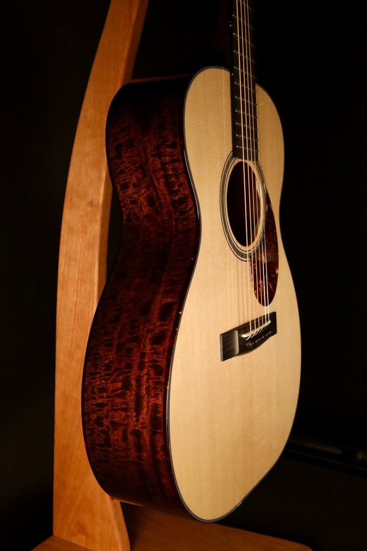 Huss and Dalton T-0014 Custom - Sitka Spruce/Beeswing Mahogany (NEW)