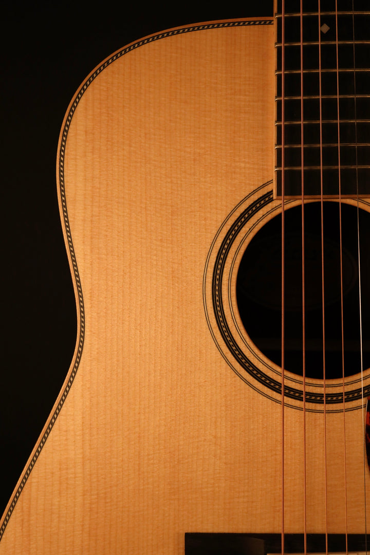 Larrivee D40 R - Sitka Spruce/East Indian Rosewood (New)